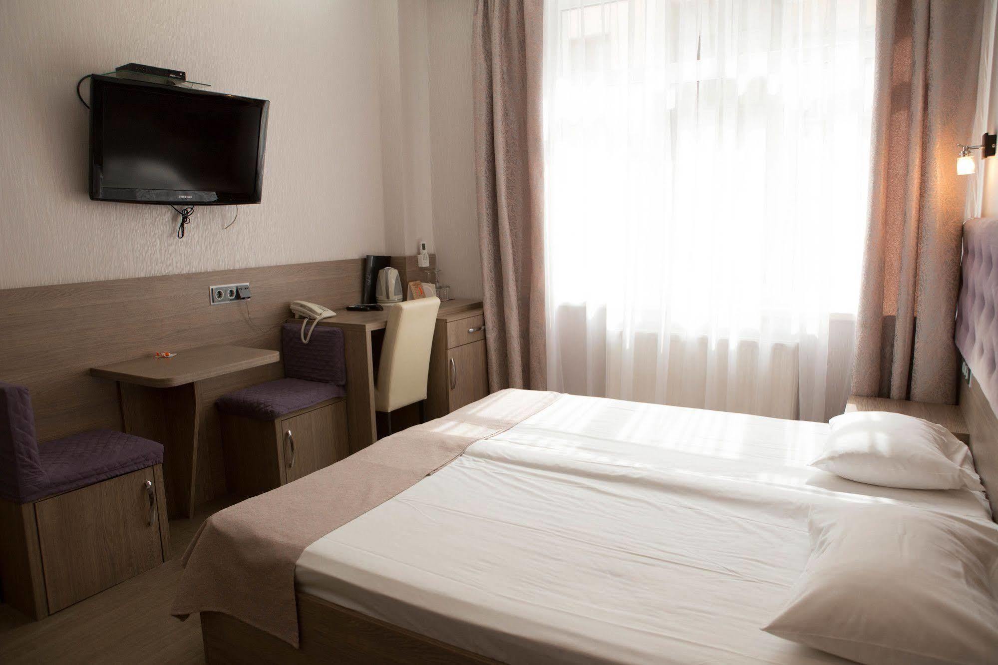Hotel Elegant Kiev Exteriör bild
