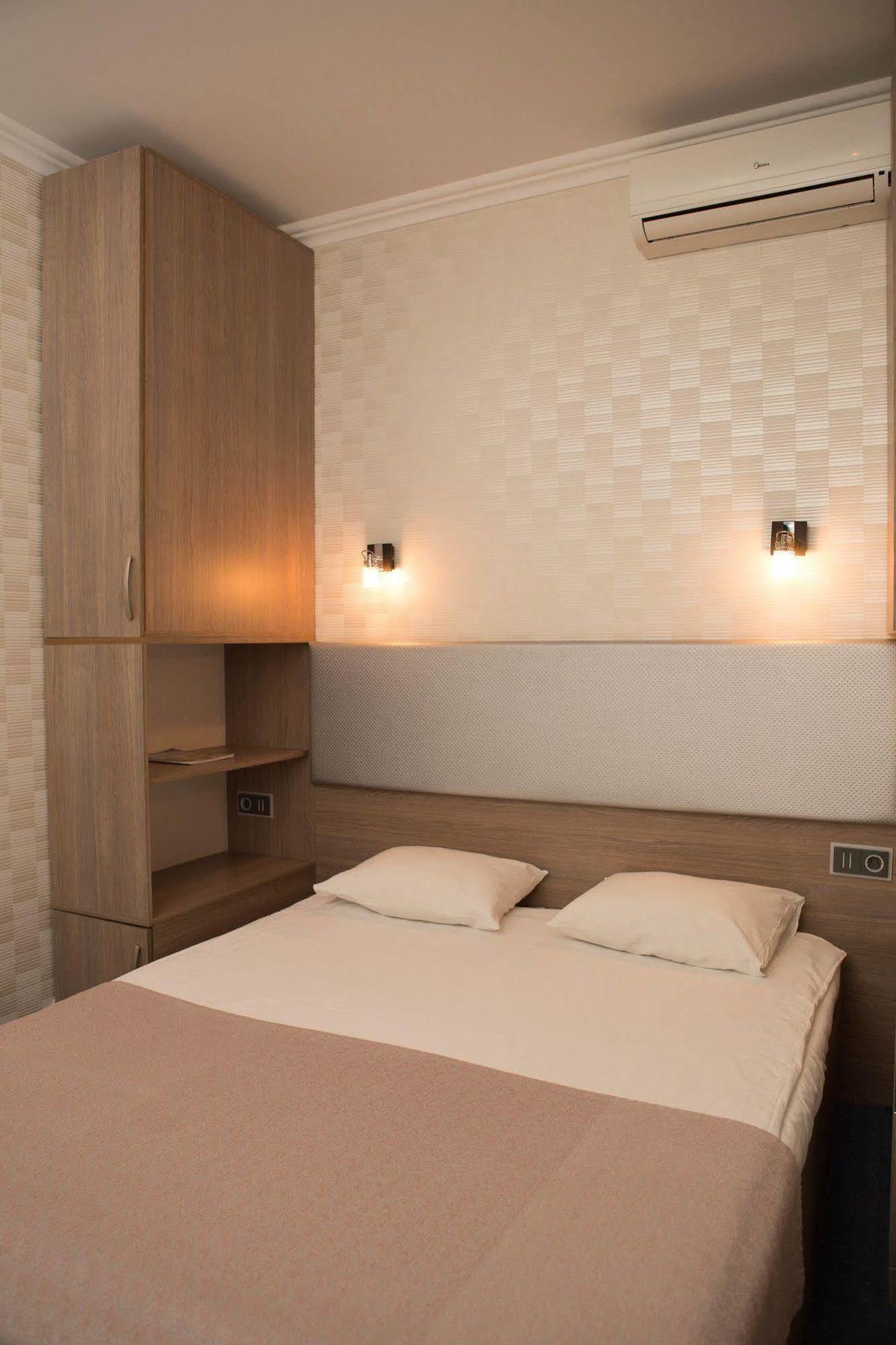 Hotel Elegant Kiev Exteriör bild